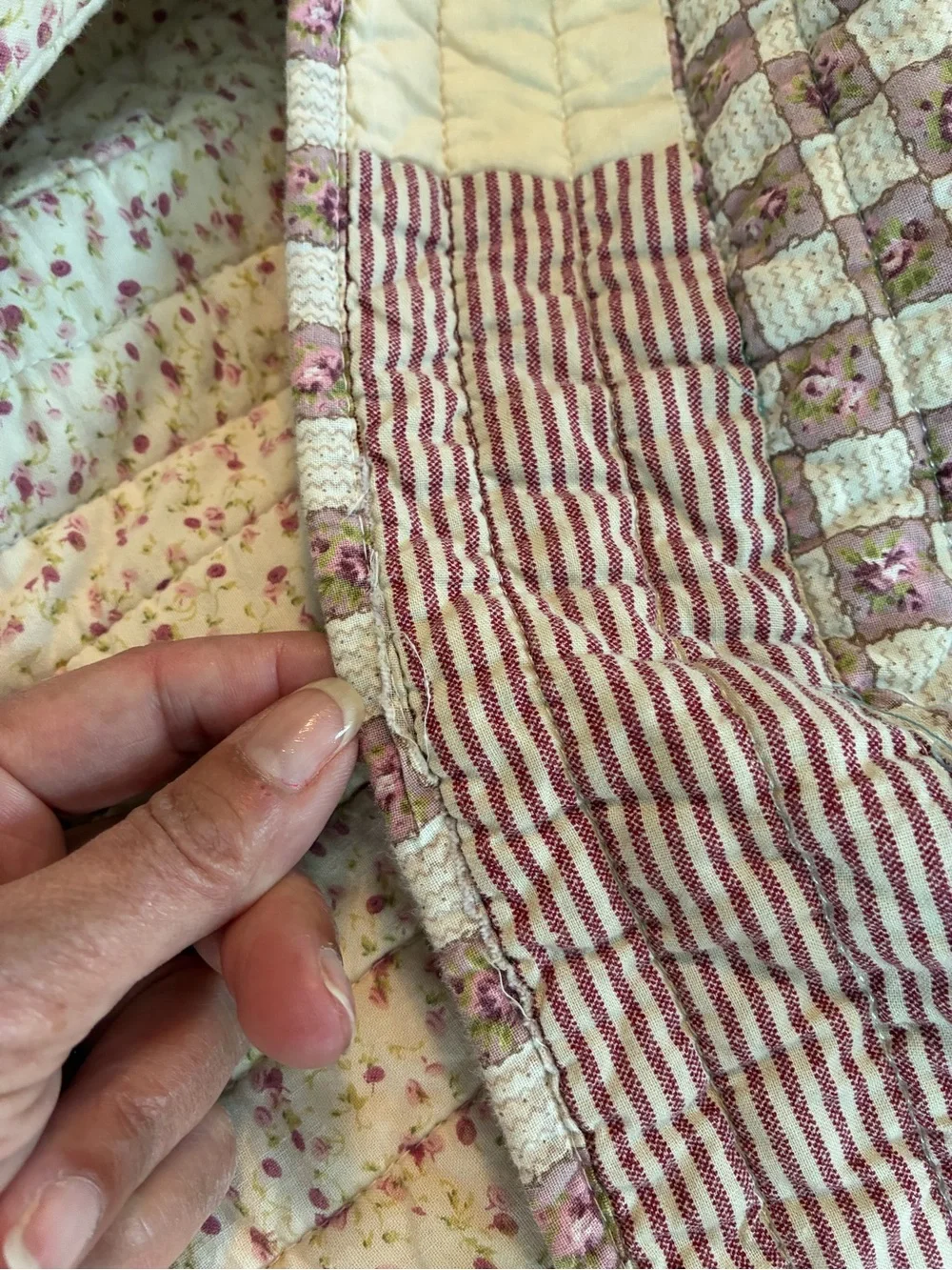 Vintage Floral Cotton Quilt in Cream and Light Pink